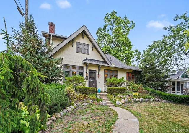 3rd image of 1 Kensington Blvd, Pleasant Ridge City Oakland, MI 48069 | MLS# 20261067004