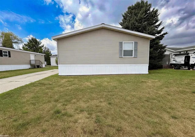 Photo 2 of Single family home for sale at 6039 Bentwood Cir, White Lake Charter Township Oakland, MI 48383 | MLS# 58050219375 | Listing updated on 2026-08-28