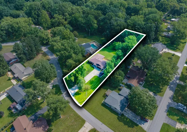 3rd image of 5095 W Donna Dr, Lincoln Charter Township Berrien, MI 49127 | MLS# 69026044308