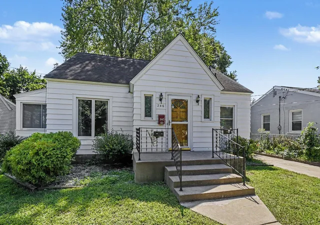 3rd image of 246 Se Lemyra Se, Wyoming City Kent, MI 49548 | MLS# 65026044315
