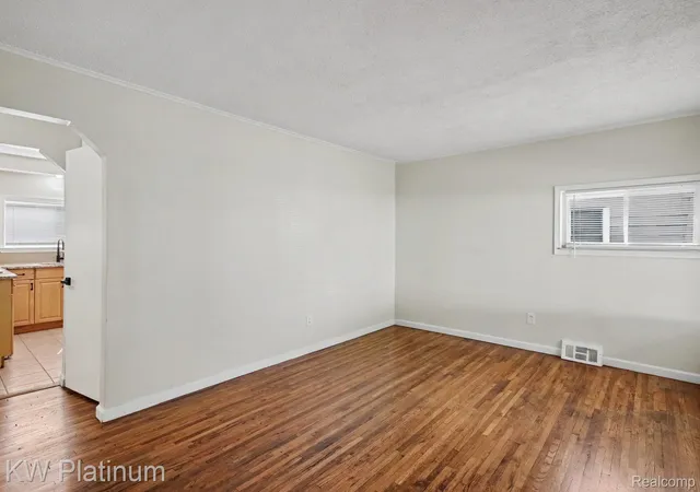 Photo 4 of Single family home for sale at 25160 Cole St, Roseville City Macomb, MI 48066 | MLS# 20261067015 | Listing updated on 2026-08-25
