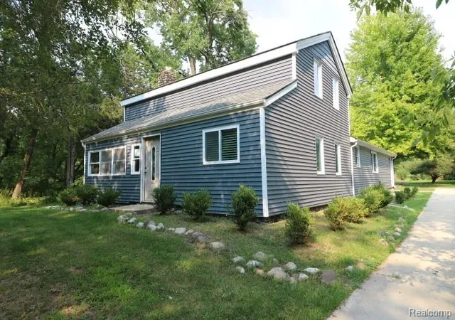 Photo 3 of Single family home for sale at 9900 Dartmouth Rd, Clarkston, MI 48348 | MLS# 20261067016 | Listing updated on 2026-10-23