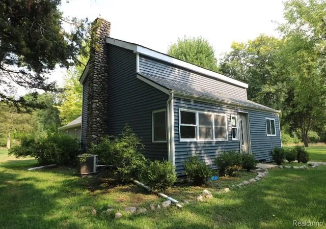 Photo 4 of Single family home for sale at 9900 Dartmouth Rd, Clarkston, MI 48348 | MLS# 20261067016 | Listing updated on 2026-10-23