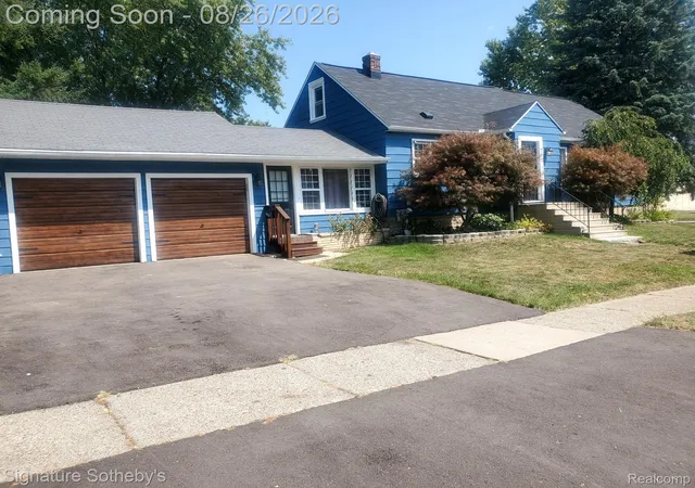 Photo 1 of Single family home for sale at 797 E Beverly Ave N, Pontiac City Oakland, MI 48340 | MLS# 20261067023 | Listing updated on 2026-08-28