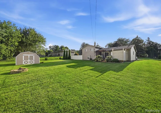 Photo 3 of Single family home for sale at 5382 Winell St, Independence Charter Township Oakland, MI 48346 | MLS# 20261067025 | Listing updated on 2026-08-30