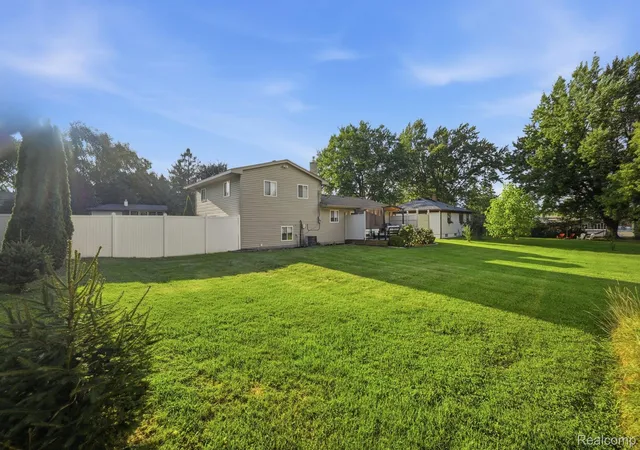 Photo 4 of Single family home for sale at 5382 Winell St, Independence Charter Township Oakland, MI 48346 | MLS# 20261067025 | Listing updated on 2026-08-30