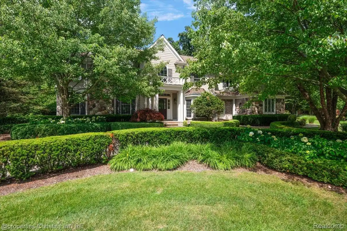 Single family home for sale at 937 Mitchell Ct, Bloomfield Hills, MI 48304 | MLS# 20261067027 | Listing updated on 2026-10-20
