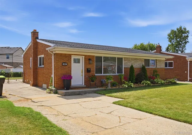 Photo 1 of Single family home for sale at 1640 Nottingham Dr, Madison Heights City Oakland, MI 48071 | MLS# 20261067030 | Listing updated on 2026-09-02