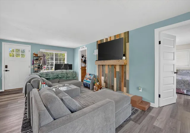 4th image of 1790 Lakewood Dr, Crystal Township Montcalm, MI 48818 | MLS# 72026044337