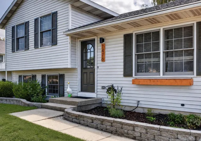 1st image of 1476 Meadowview St Sw, Wyoming City Kent, MI 49509 | MLS# 65026044338
