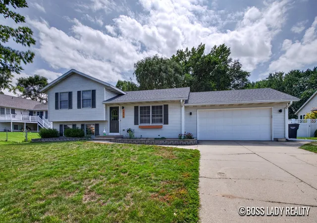 3rd image of 1476 Meadowview St Sw, Wyoming City Kent, MI 49509 | MLS# 65026044338