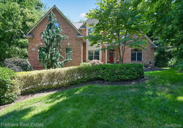 Photo 3 of Single family home for sale at 5935 Winans View Ct, Hamburg Township Livingston, MI 48169 | MLS# 20261067051 | Listing updated on 2026-09-02