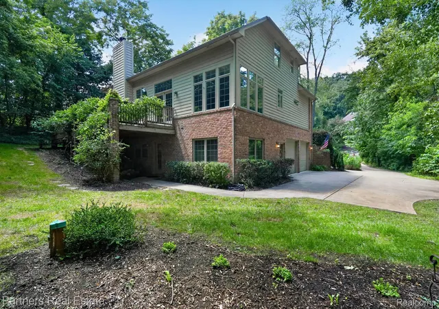 Photo 3 of Single family home for sale at 5935 Winans View Ct, Hamburg Township Livingston, MI 48169 | MLS# 20261067051 | Listing updated on 2026-09-02