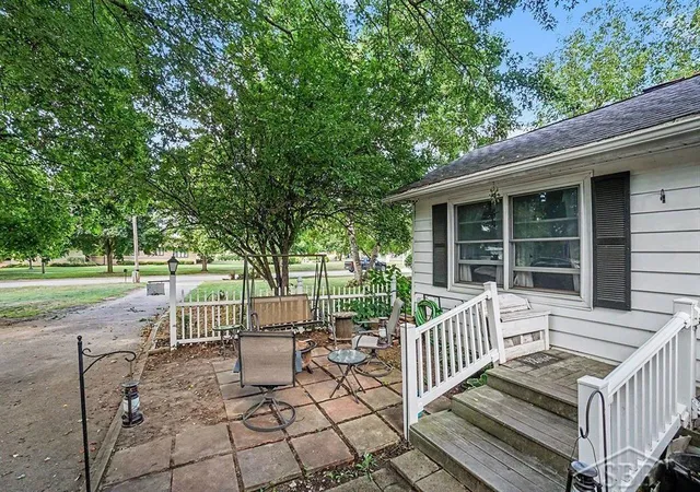 2nd image of 1610 E Ashman St, Midland City Midland, MI 48642 | MLS# 61050219396