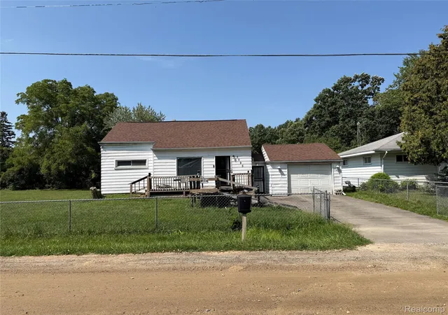 Photo 1 of Sale Pending at 3095 Maywood Dr, Mt Morris Township Genesee, MI 48504 | MLS# 20261067075 | Listing updated on 2026-08-28