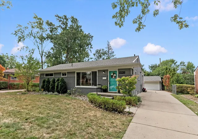 Photo 1 of Single family home for sale at 16943 Elizabeth St, Beverly Hills Village Oakland, MI 48025 | MLS# 81026044360 | Listing updated on 2026-09-03