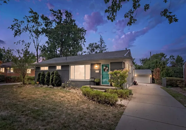 Photo 2 of Single family home for sale at 16943 Elizabeth St, Beverly Hills Village Oakland, MI 48025 | MLS# 81026044360 | Listing updated on 2026-09-03