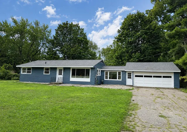 Photo 3 of Single family home for sale at 6060 Twilight Ave, Comstock Charter Township Kalamazoo, MI 49048 | MLS# 66026044364 | Listing updated on 2026-09-09