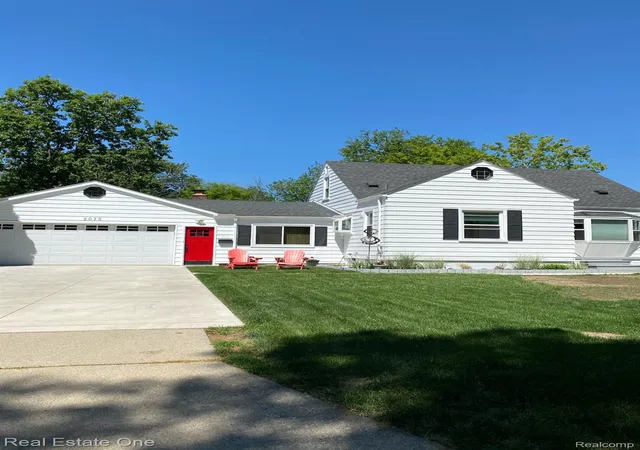 1st image of 2075 Deering St, Garden City City Wayne, MI 48135 | MLS# 20261067076