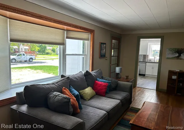 4th image of 2075 Deering St, Garden City City Wayne, MI 48135 | MLS# 20261067076