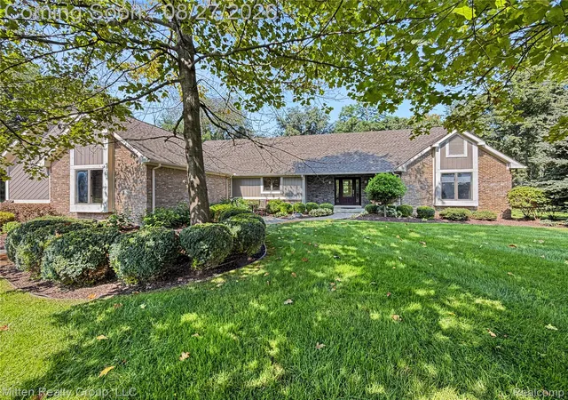 3rd image of 6762 Corrigan Dr, Hamburg Township Livingston, MI 48116 | MLS# 20261067077
