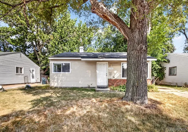 Photo 3 of Single family home for sale at 21910 Coolidge Hwy, Oak Park City Oakland, MI 48237 | MLS# 20261067085 | Listing updated on 2026-08-25
