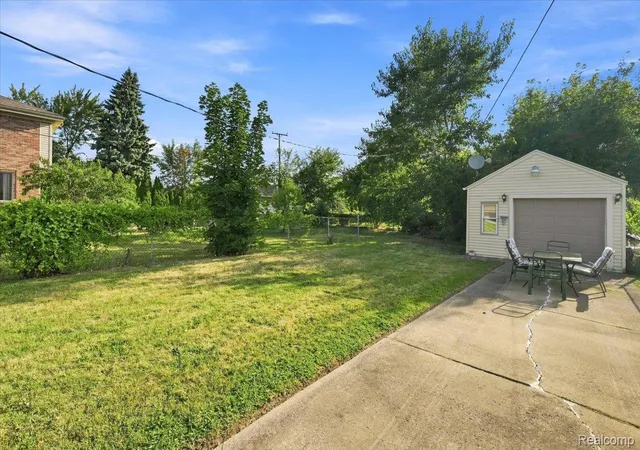 Photo 4 of Single family home for sale at 6932 Middlepointe St, Dearborn City Wayne, MI 48126 | MLS# 20261067088 | Listing updated on 2026-10-06