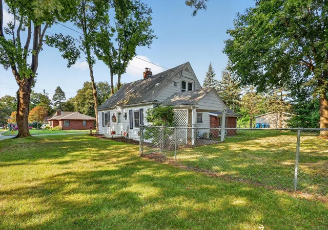 Photo 3 of Single family home for sale at 539 Coolidge Ave, Kalamazoo Charter Township Kalamazoo, MI 49006 | MLS# 65026044370 | Listing updated on 2026-09-02