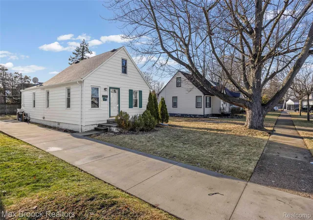 2nd image of 20240 Hollywood St, Harper Woods City Wayne, MI 48225 | MLS# 20261067091