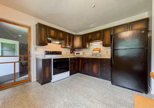 Photo 4 of Single family home for sale at 28493 Downey St, Silver Creek Township Cass, MI 49047 | MLS# 69026044372 | Listing updated on 2026-08-22