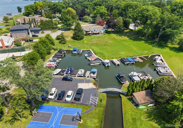 Photo 3 of Single family home for sale at 5135 Virgie Ln, West Bloomfield Charter Township Oakland, MI 48324 | MLS# 20261067106 | Listing updated on 2026-10-04