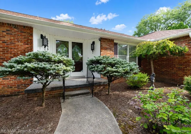 2nd image of 5446 Fernwood Dr, Flint Charter Township Genesee, MI 48532 | MLS# 20261067116