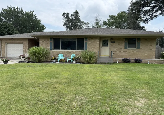 Photo 1 of Single family home for sale at 925 Wendover Blvd, Norton Shores City Muskegon, MI 49441 | MLS# 71026044392 | Listing updated on 2026-08-21