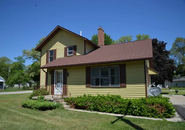 2nd image of 114 W Second St, Elk Rapids Township Antrim, MI 49629 | MLS# 78080072666