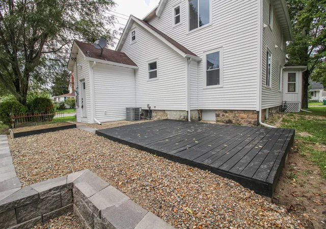 Photo 3 of Single family home for sale at 822 N Main St, Three Rivers City St Joseph, MI 49093 | MLS# 68026044396 | Listing updated on 2026-08-26