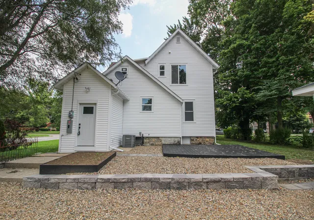 Photo 4 of Single family home for sale at 822 N Main St, Three Rivers City St Joseph, MI 49093 | MLS# 68026044396 | Listing updated on 2026-08-26