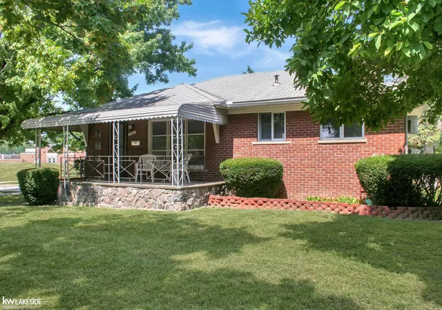 2nd image of 1700 Hampton Rd Rd, Mt Clemens City Macomb, MI 48043 | MLS# 58050219429