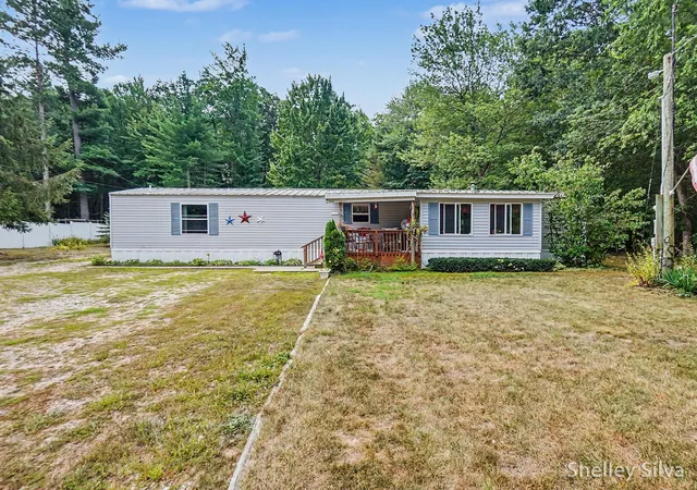 2nd image of 2705 W Southern Ave, Peacock Township Lake, MI 49304 | MLS# 65026044418