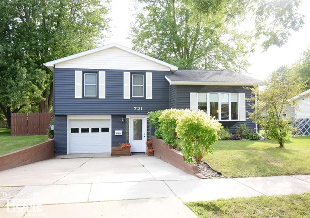 Photo 1 of Sale Pending at 721 Huntington Dr, Owosso City Shiawassee, MI 48867 | MLS# 5050219448 | Listing updated on 2026-09-12