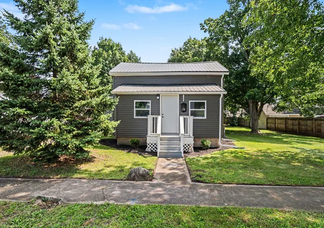 2nd image of 224 Washington St, Bronson City Branch, MI 49028 | MLS# 68026044426