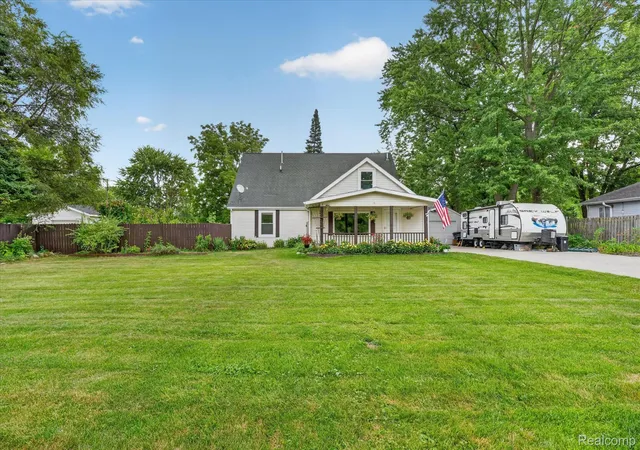 Photo 3 of Single family home for sale at 8847 Rosella St, Taylor City Wayne, MI 48180 | MLS# 20261067160 | Listing updated on 2026-08-28