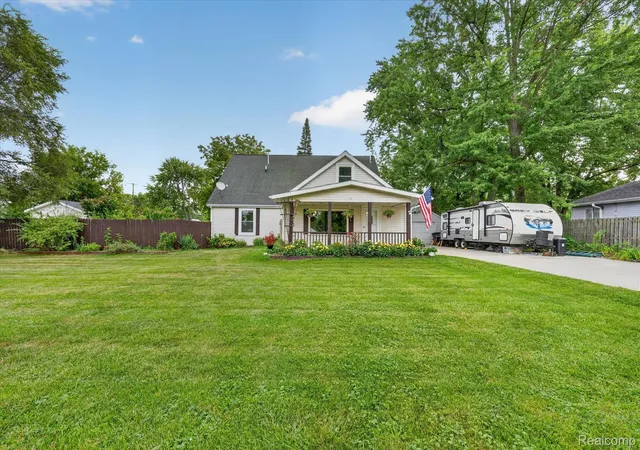 Photo 3 of Single family home for sale at 8847 Rosella St, Taylor City Wayne, MI 48180 | MLS# 20261067160 | Listing updated on 2026-08-28