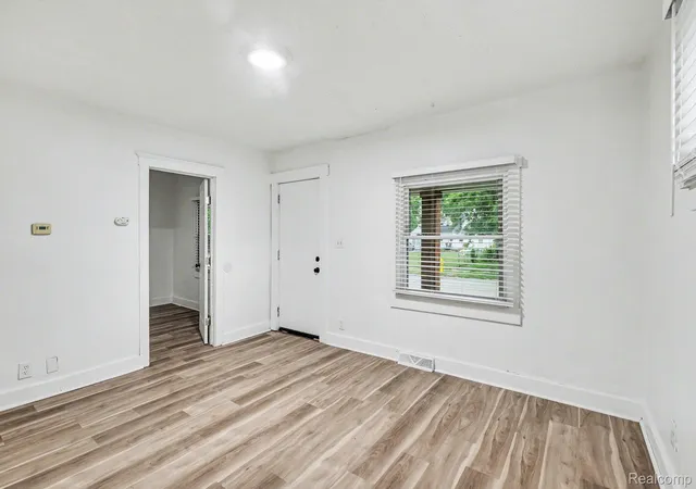 Photo 2 of Single family home for sale at 20510 Broadacres St, Clinton Charter Township Macomb, MI 48035 | MLS# 20261067161 | Listing updated on 2026-09-14
