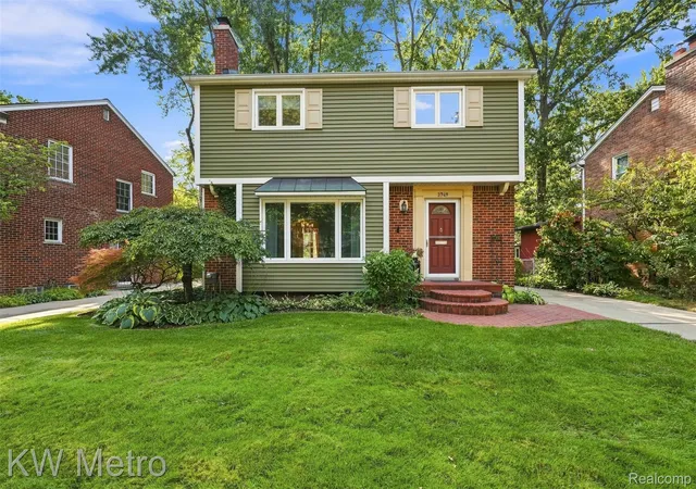 Photo 4 of Single family home for sale at 3749 Cumberland Rd, Berkley City Oakland, MI 48072 | MLS# 20261067166 | Listing updated on 2026-08-29