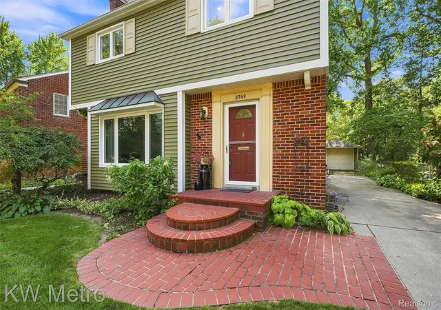 Photo 5 of Single family home for sale at 3749 Cumberland Rd, Berkley City Oakland, MI 48072 | MLS# 20261067166 | Listing updated on 2026-08-29