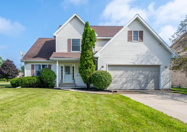 Photo 2 of Single family home for sale at 401 S Veronica Ct, St Joseph City Berrien, MI 49085 | MLS# 69026044447 | Listing updated on 2026-08-24