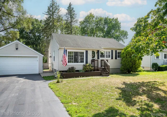 Photo 1 of Sale Pending at 5515 Clinton River Dr, Waterford Charter Township Oakland, MI 48327 | MLS# 20261067174 | Listing updated on 2026-08-28