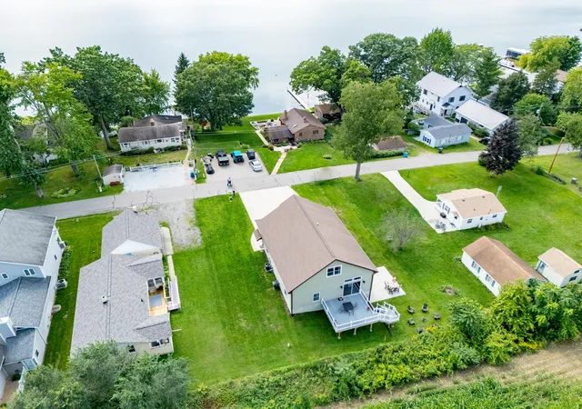 3rd image of 32144 Chamberlin Dr, Porter Township Van Buren, MI 49065 | MLS# 66026044456
