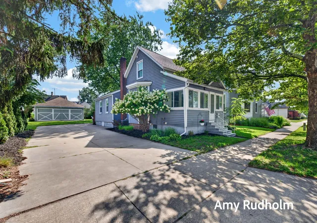 1st image of 532 Jackson Ave, Grand Haven City Ottawa, MI 49417 | MLS# 71026044457
