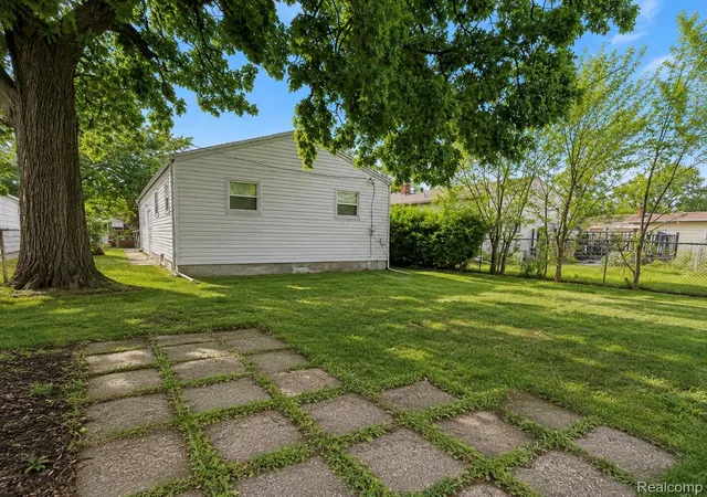 Photo 3 of Single family home for sale at 4241 Fordline Rd, Lincoln Park City Wayne, MI 48146 | MLS# 20261067188 | Listing updated on 2026-08-22